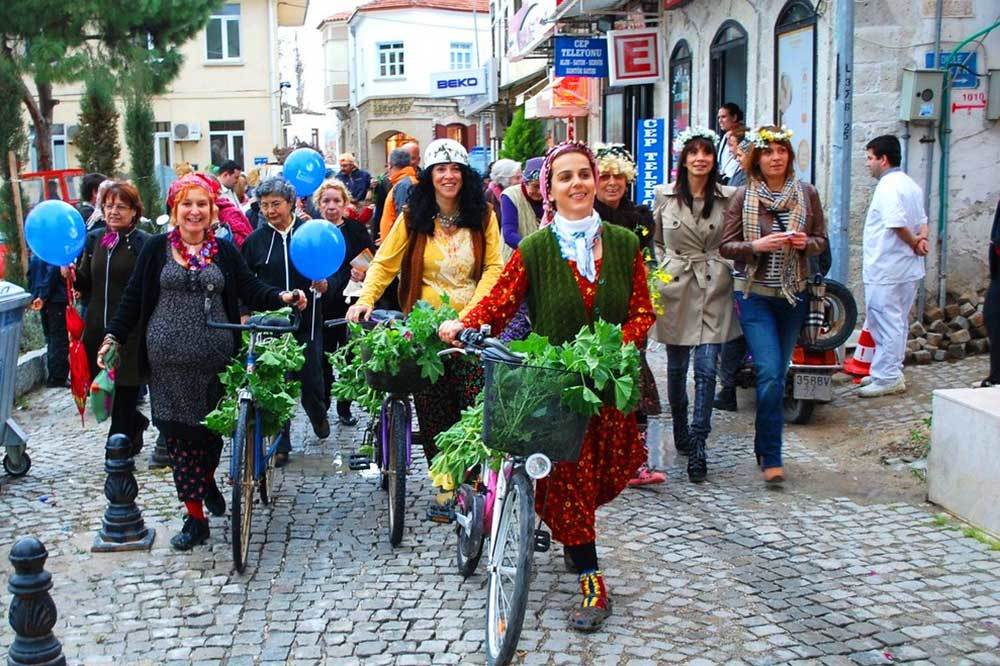 Alaçatı'da Ot Bayramı Var