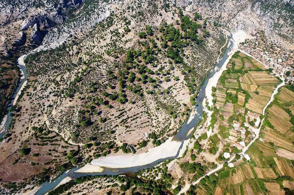 Binlerce Ton Hafriyatı Köprüçay Kıyısında