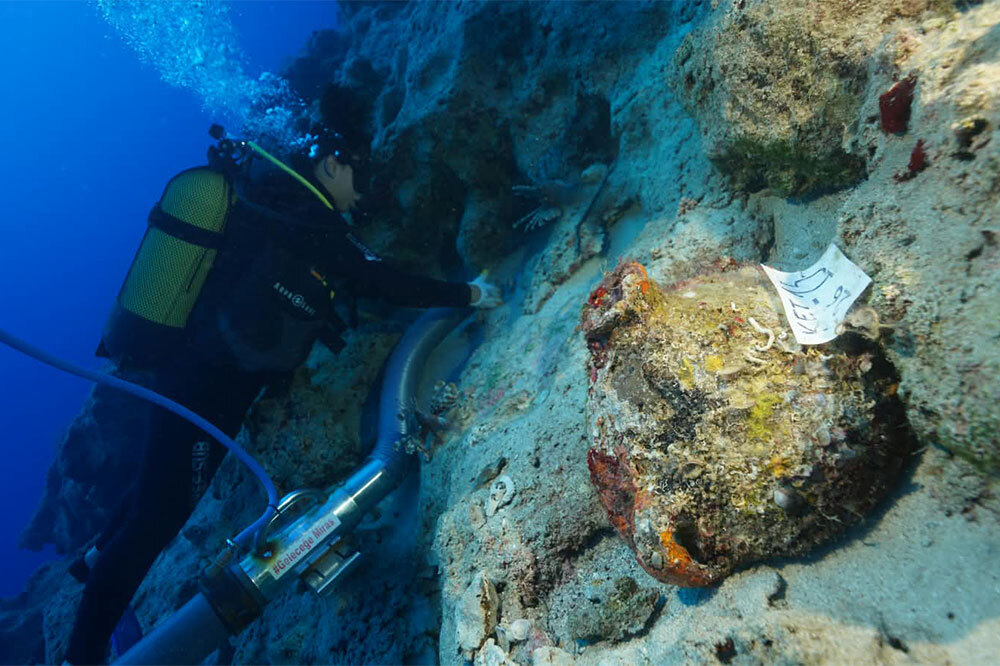 Kekova’da 4.700 Yıllık Amforalar Bulundu
