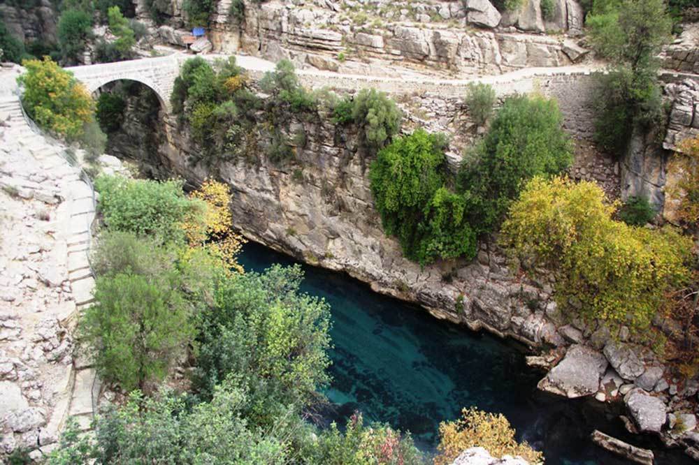 Parasını El Alır, Zararı Köylüye Kalır