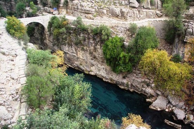 Parasını El Alır, Zararı Köylüye Kalır