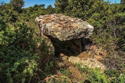 Son Kapaklıkayalar, Dolmenler