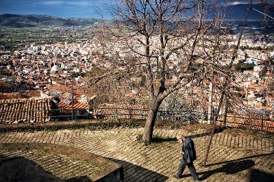 Tire, Minareler, Serviler, Veliler